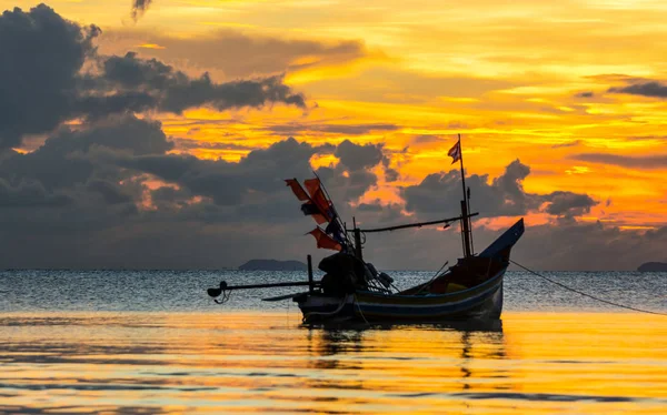 Bateau Pêche Islamique Long Tail Ancré Mer Temps Soirée Volet — Photo