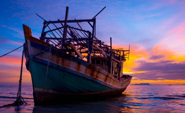 Wreck Bateau Pêche Wonderful Dramatic Twilight Sky Cloud Dans Contexte — Photo