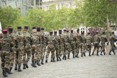 Arc de Triomphe yakın soldires, Paris