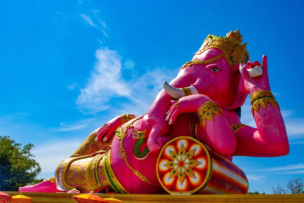 Pembe ganesha büyük dört kişilik diz yastık ile.