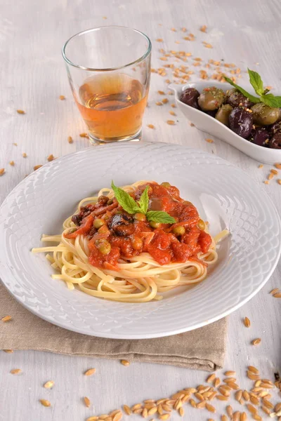 Спагетти Нарезанными Помидорами — стоковое фото