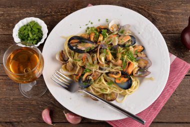 spagetti ile deniz ürünleri - geleneksel İtalyan tarifi