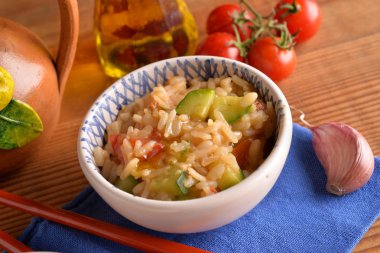 pirinç kiraz domates ve kabak ahşap kase