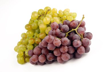 Beyaz arkaplanda üzümler