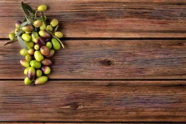 Varietà Olive Vecchie Tavole Legno — Foto Stock