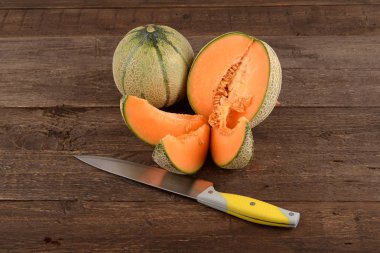 Kavun ve dilimlenmiş yaz meyve kokulu.