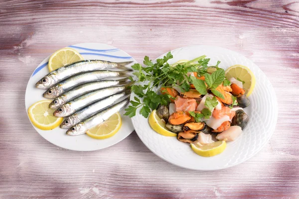 Yemekleri Deniz Ürünleri Kabuklu Deniz Ürünleri Balık Beyaz Renkli — Stok fotoğraf
