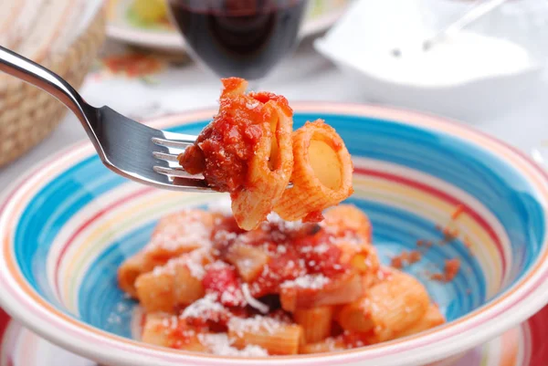 Pasta Matriciana Con Pancetta Formaggio Piatto Colorato — Foto Stock