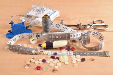 Terziler için malzeme; kumaş, makas, iğne, iplik ve makas