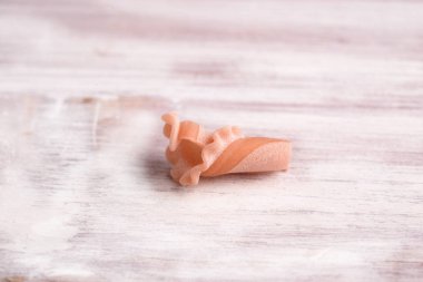 Beyaz şekilli makarna lily