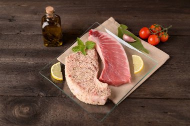 Tuna biftek ham cam tabak ve aromalı kırıntısı olmayan Tarih