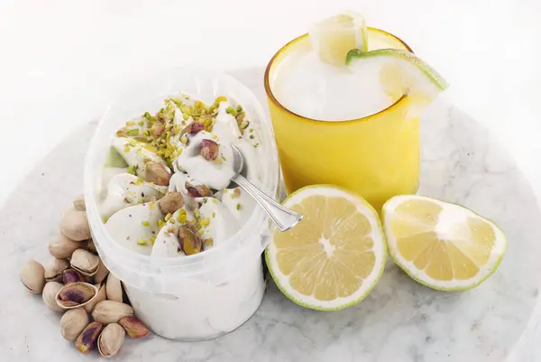 Helado de limón y pistacho — Foto de Stock