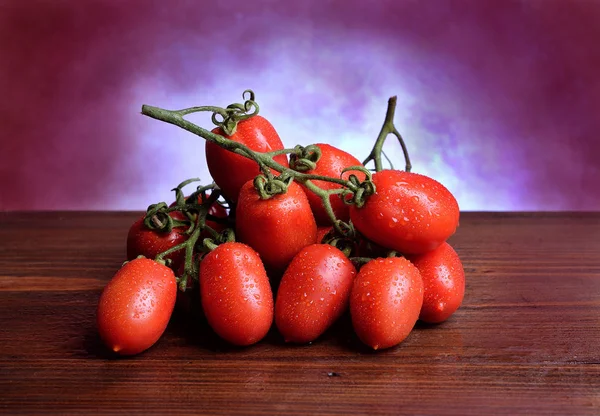 Tomates orgânicos de tomate — Fotografia de Stock