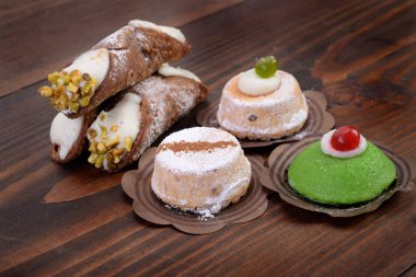 Sicilya cassates ve cannoli