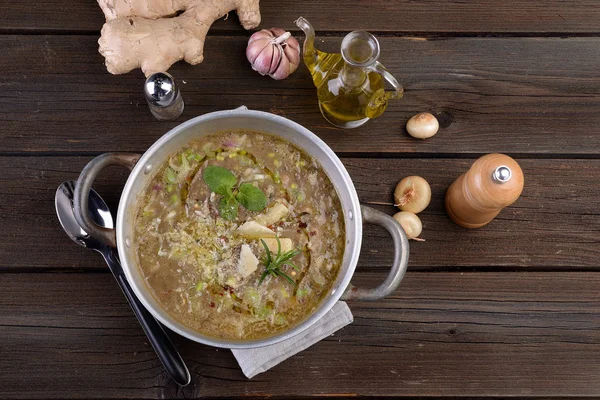 Topf mit Gemüse und Getreidesauce — Stockfoto