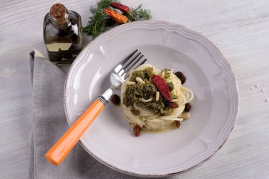 Yaban rezeneli bir tabak spagetti.