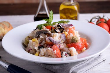 sebzeli pilav salata