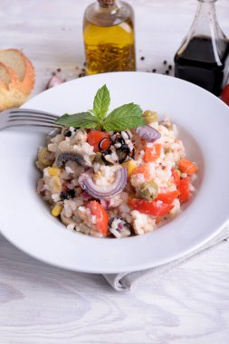 sebzeli pilav salata