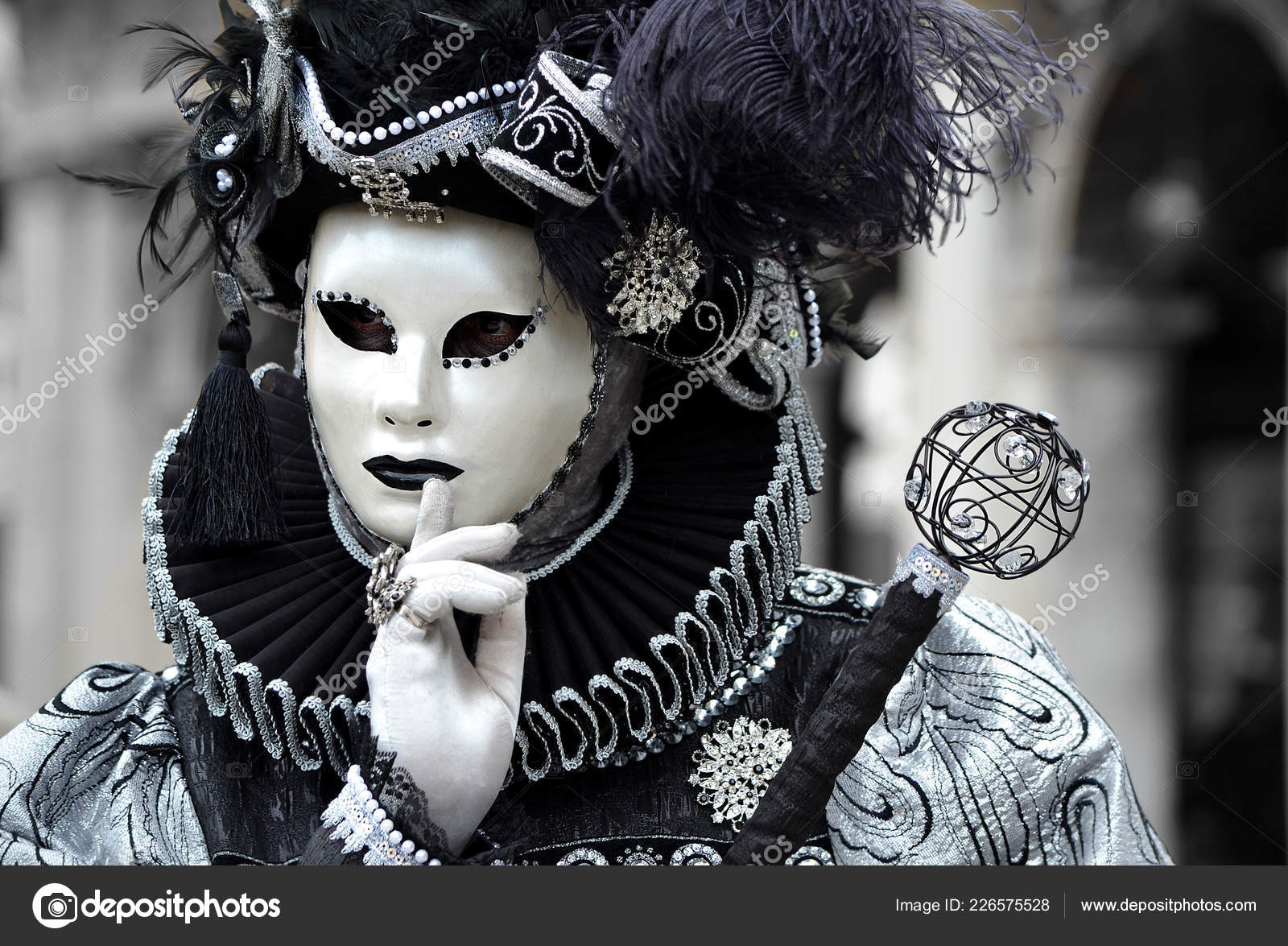 Maschera Veneziana Carnevale Venezia Bianco Nero – Stock Editorial Photo ©  NinoZx21 #226575528