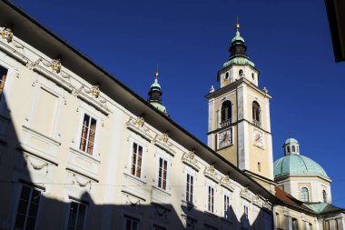 Ljubljana / Slovenya 12 Ocak 2016: Ljubljana ana cadde St. Sibel Katedrali manzaralı