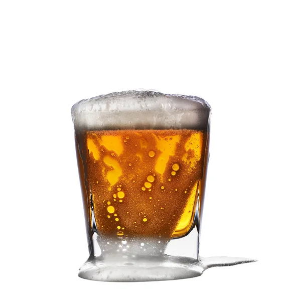 Glas Mit Bier Auf Weißem Hintergrund — Stockfoto