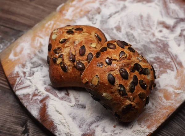 kabak çekirdeği ile iki rulo