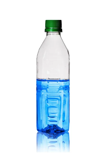 Пластиковая бутылка с половиной — стоковое фото