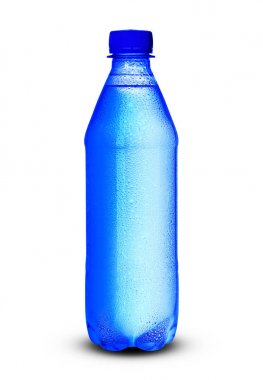 İçinde maden suyu olan küçük plastik şişe.