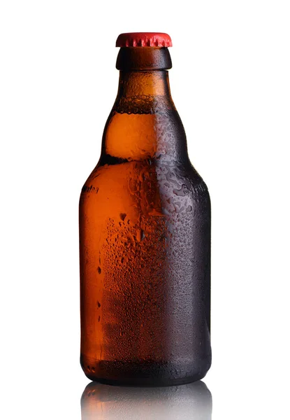 Kis üveg sör cseppekkel — Stock Fotó