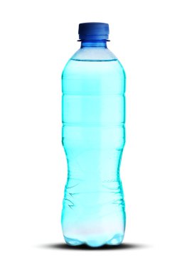 İçinde maden suyu olan küçük plastik şişe.