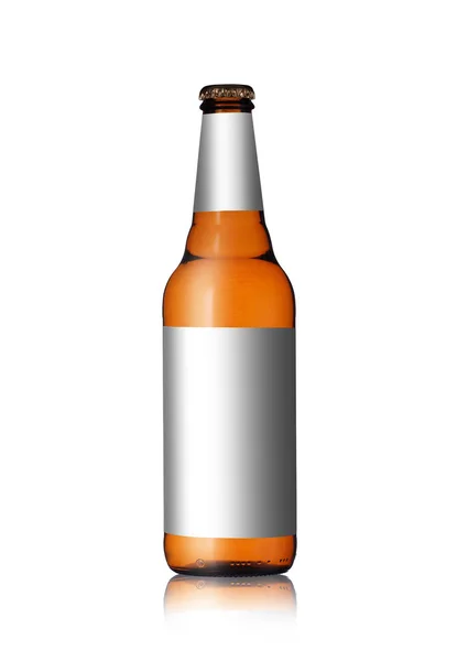 Een fles helder bier met een label — Stockfoto