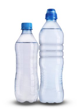 maden suyu ile iki küçük plastik şişe