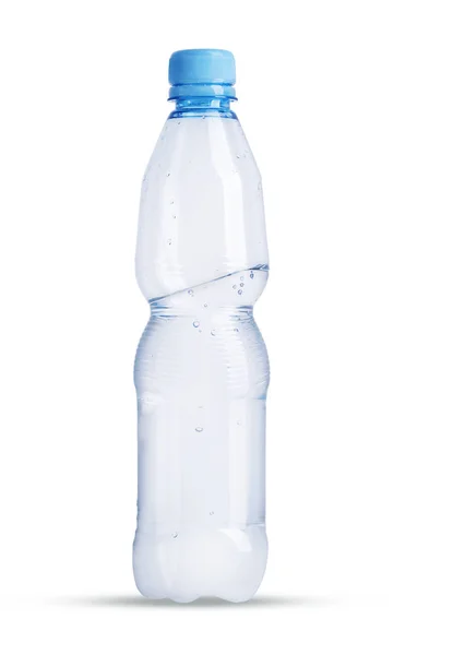 Eine Plastikflasche voll mit Mineralwasser — Stockfoto