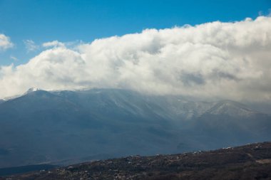 Kırım 'ın güney kıyısında. Baharın başındaki bir gezide çekilmiş..