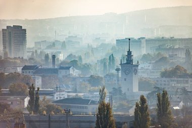 Kırım 'ın başkenti Simferopol' da sisli bir sabah