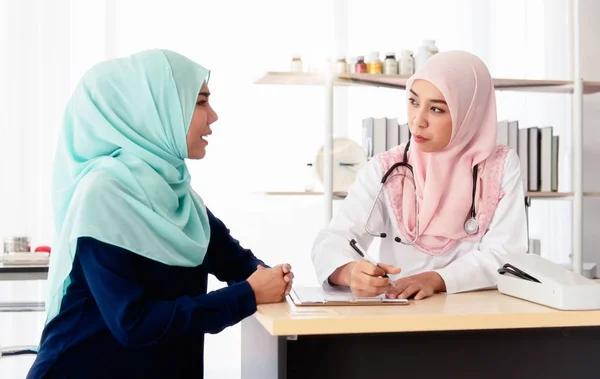 A Muslim doctor asking the patient\'s illness.