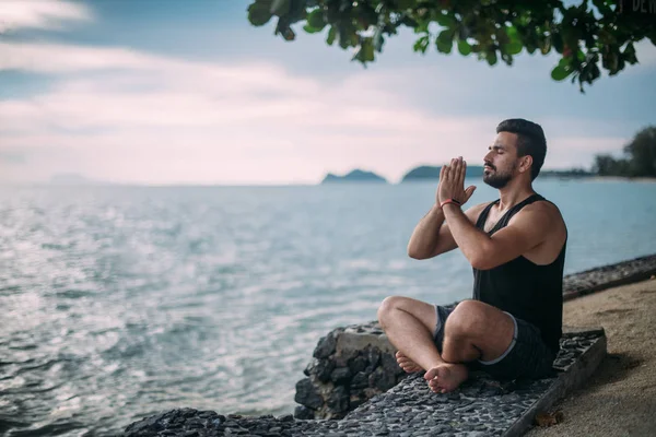 Young Man Doing Yoga Sea Handsome Guy Sitting Ocean Sunset — Stock Photo, Image