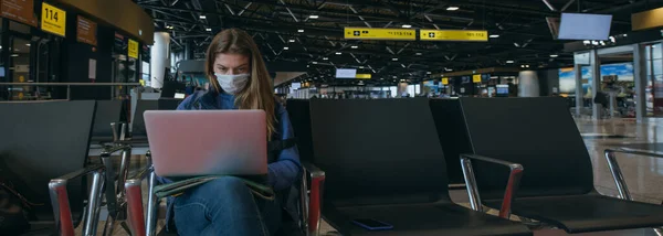 Woman Sitting Airport Laptop Medical Mask Young Girl Waiting Departure — Stock Photo, Image