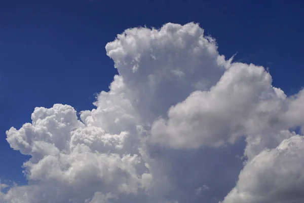 Облако Крупным Планом Голубым Небом — стоковое фото