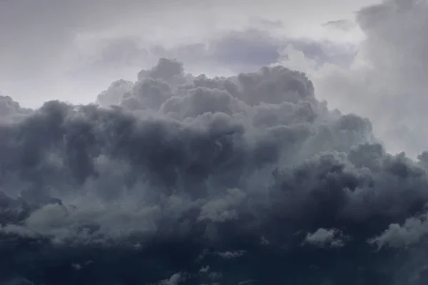 Dunkle Wolken Vor Regen — Stockfoto