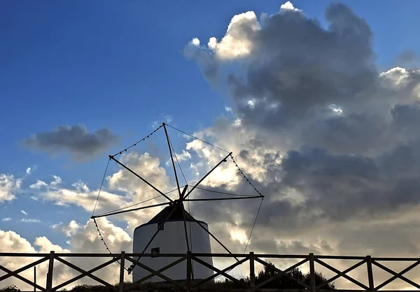 Landschaft Mit Einer Alten Windmühle — Stockfoto