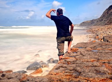 Okyanustan bakan adam