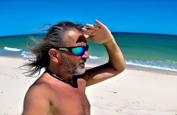 Homem Com Óculos Sol Praia — Fotografia de Stock