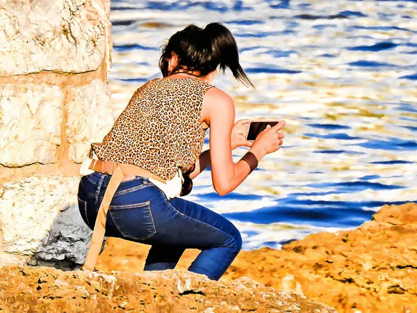 Young Woman Jeans Leopard Blouse Taking Pictures Cell Phone — Stock Photo, Image