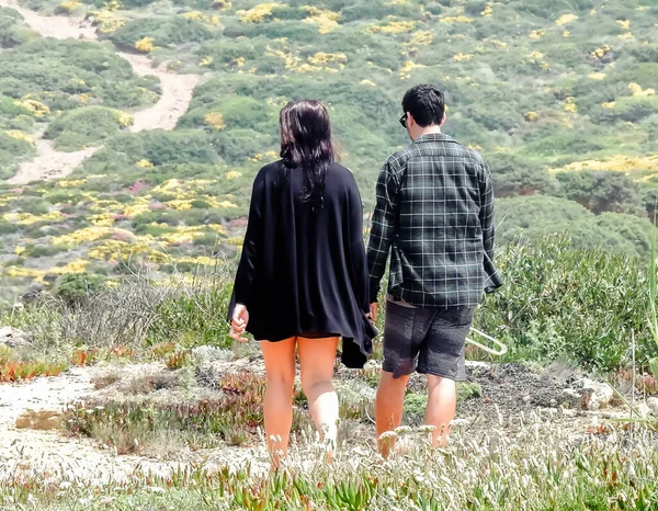 Couple Young People Walking Nature — Stock Photo, Image