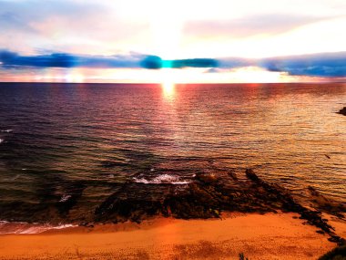 Ericeira 'da gün batımında Atlantik Okyanusu