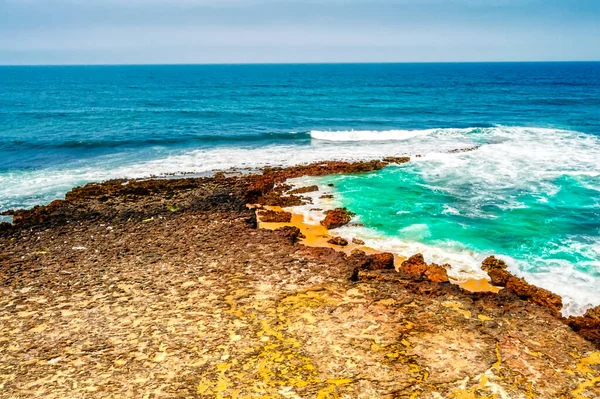 Landschap Met Rotsachtig Strand Aan Atlantische Oceaan — Stockfoto