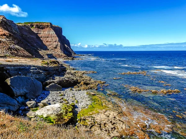 Wybrzeże Oceanie Atlantyckim Kamienistymi Plażami Portugalii — Zdjęcie stockowe