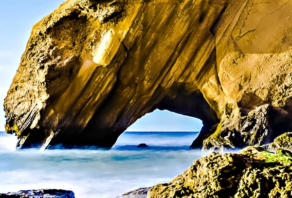 Море Каменем Пробиває Океан Пляжі Санта Крус Португалія — стокове фото
