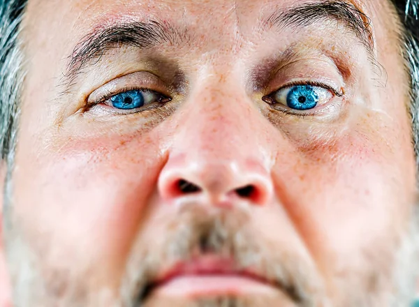 Cara Hombre Adulto Con Ojos Azules Con Enfoque Los Ojos — Foto de Stock